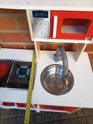 Cocinita de juguete roja