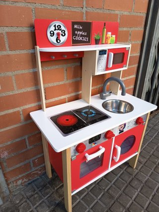 Cocinita de juguete roja