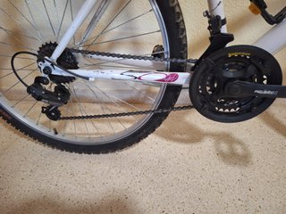 Bicicleta de chica blanca