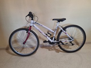 Bicicleta de chica blanca