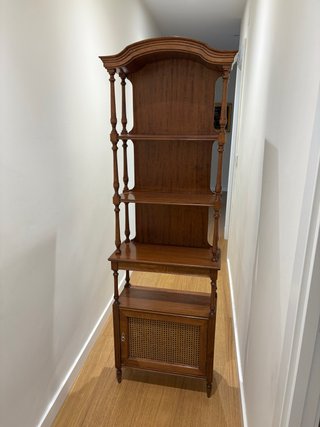 Estantería de madera