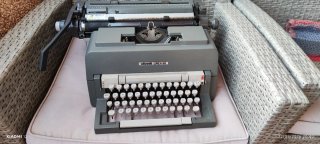 Máquina de escribir Olivetti Linea 98