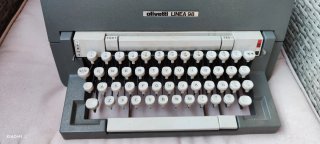 Máquina de escribir Olivetti Linea 98