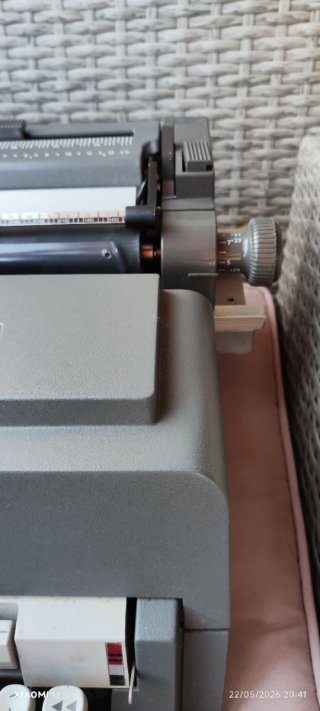Máquina de escribir Olivetti Linea 98