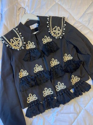Chaqueta flamenca negra con detalles dorados