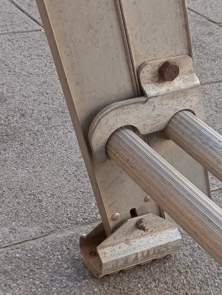 Escalera de aluminio de dos tramos