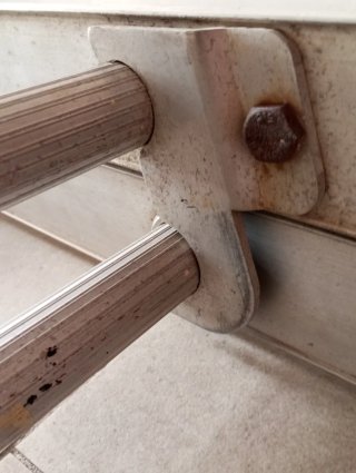 Escalera de aluminio de dos tramos