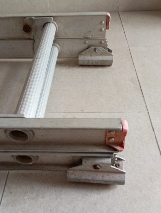 Escalera de aluminio de dos tramos