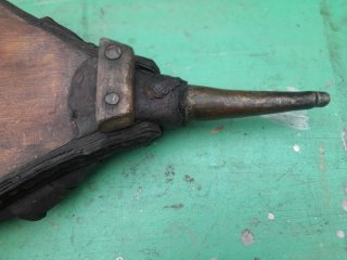 Antiguo fuelle de fragua de madera