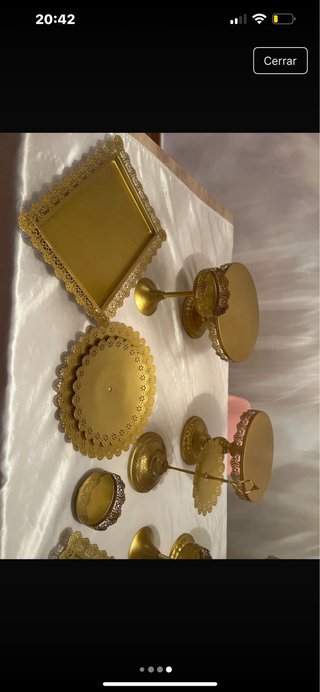 Set di vassoi dorati per buffet in metallo