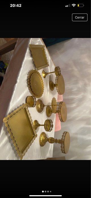 Set di vassoi dorati per buffet in metallo