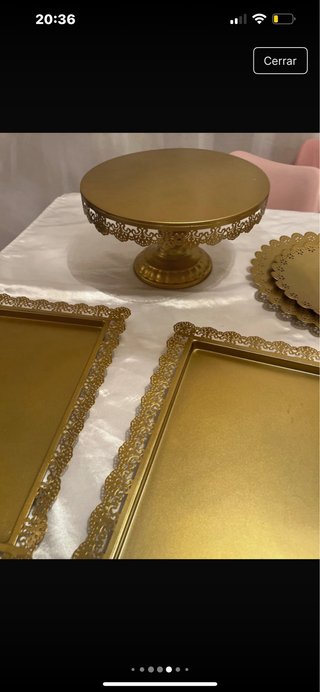 Set di vassoi dorati per buffet in metallo