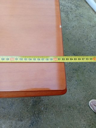 Mesa de comedor de madera