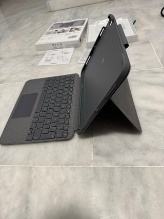Teclado Logitech Folio Touch (iPad Air 4 / 5 / M2)