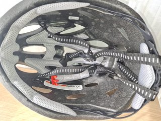 Casco bicicleta, patín para adulto con visera.