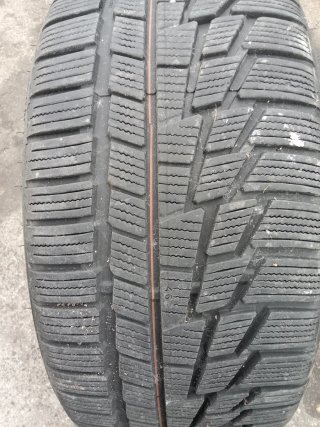 Neumático 235/35 R19