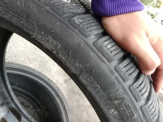 Neumático 235/35 R19