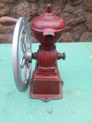 Antiguo Molinillo de Café Rojo Marca Original