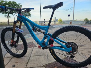 Bicicleta Pivot Mach 6