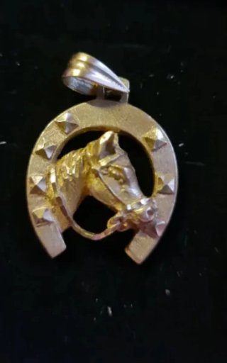 Colgante Herradura y Caballo Dorado