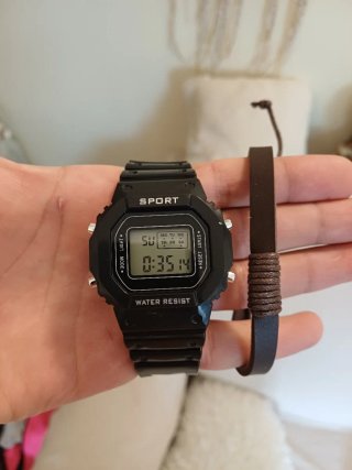 Orologio  nero con cinturino marrone
