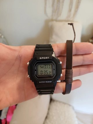 Orologio  nero con cinturino marrone