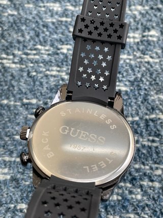 Reloj Guess Negro y Plateado