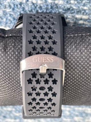 Reloj Guess Negro y Plateado