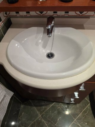 Mueble Lavabo, Grifo y Espejo Baño