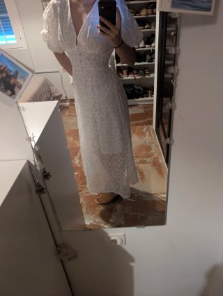 Vestido blanco largo con bordado de flores