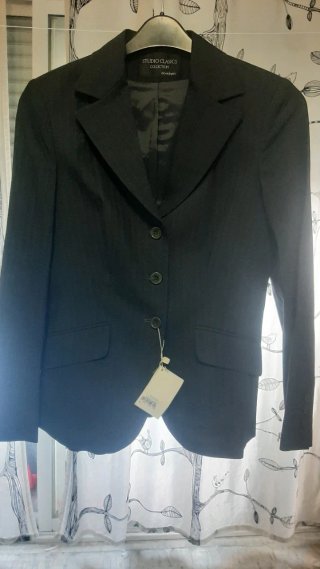5 chaquetas EASY WEAR Chaquetas Negras y una gris