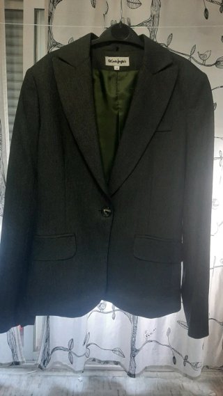 5 chaquetas EASY WEAR Chaquetas Negras y una gris