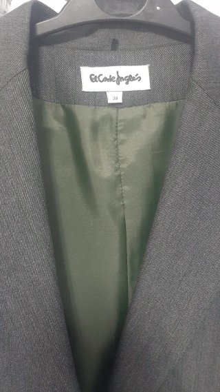 5 chaquetas EASY WEAR Chaquetas Negras y una gris