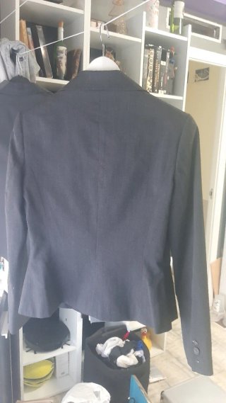 5 chaquetas EASY WEAR Chaquetas Negras y una gris
