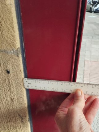 Vitrina expositora para exterior de aluminio.