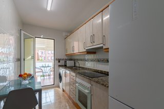 HABITACIÓN AMPLIA Y LUMINOSA CON ACCESO A PISCINA