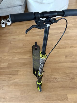 Patinete Oxelo con suspensión y freno de mano