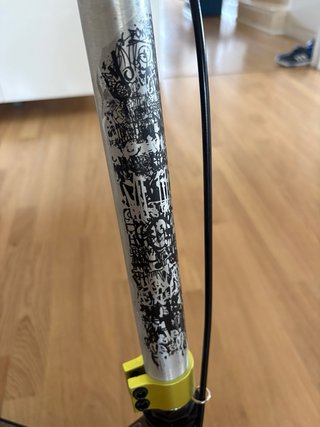 Patinete Oxelo con suspensión y freno de mano