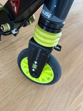 Patinete Oxelo con suspensión y freno de mano