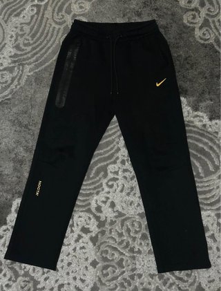 Conjunto Nike Tech Fleece Negro Dorado