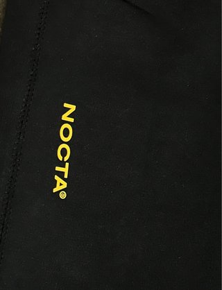 Conjunto Nike Tech Fleece Negro Dorado
