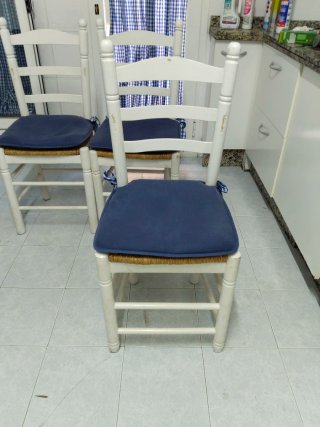 Juego de 4 sillas de comedor blancas