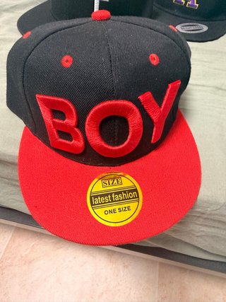 Gorra BOY Negra y Roja