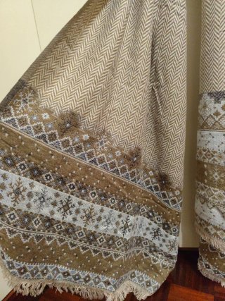 Sciarpa marrone con fantasia geometrica