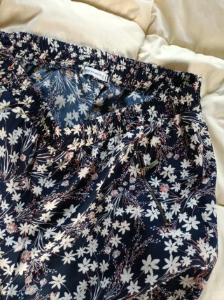 Pantalón de verano estampado floral