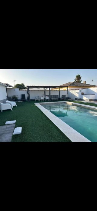 SE VENDE Terreno rústico con piscina y césped arti