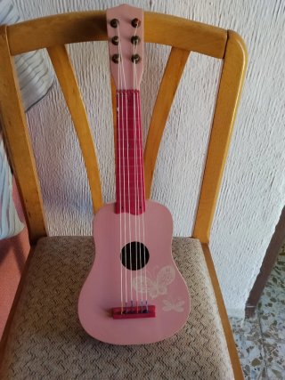 Guitarra infantil rosa