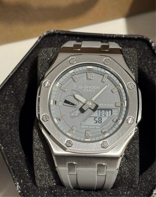 Reloj Casio G-Shock Gris y Plateado