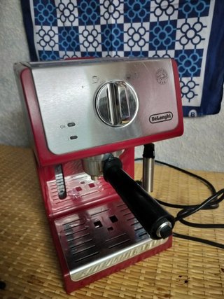 Cafetera Delonghi Roja