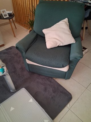 Sillón levanta personas con funda verde ingles,